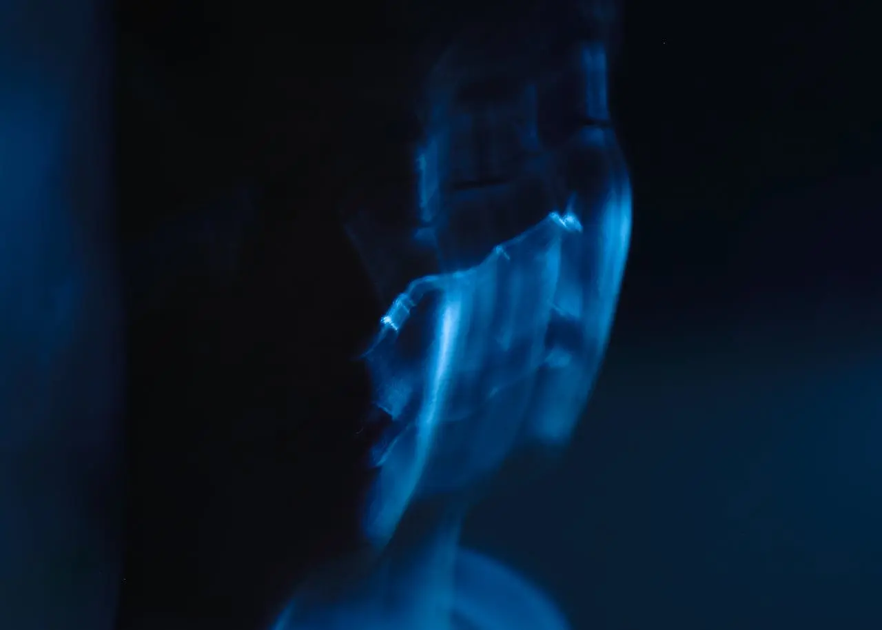 A luz azul influencia nossa percepção de perdas e ganhos: com que frequência os cassinos online a utilizam? 1 luz azul